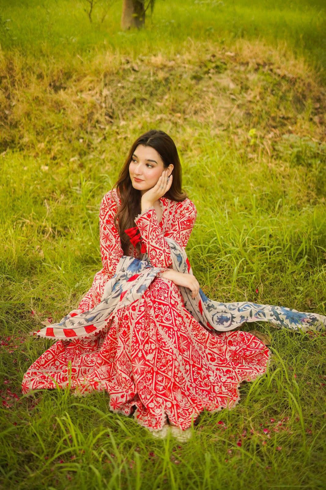 Printed Lawn 3-Piece Stitched Suit with Embroidered Lace & Chiffon Dupatta | Ready To Wear